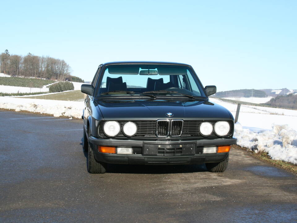 Image 3/65 of BMW 520i (1987)