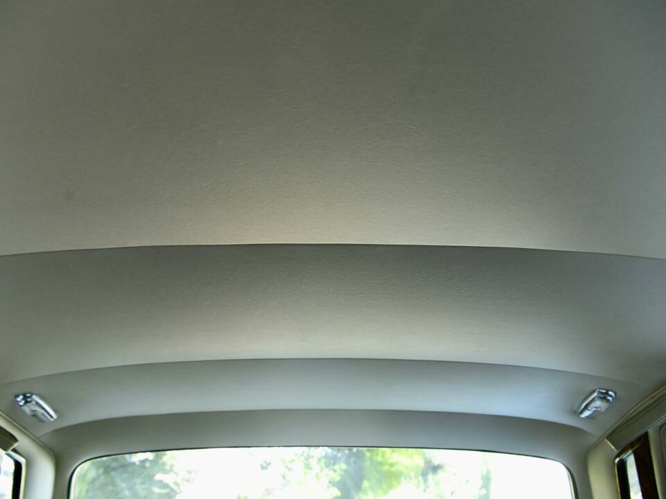 Image 38/50 of Rolls-Royce Silver Shadow II (1977)