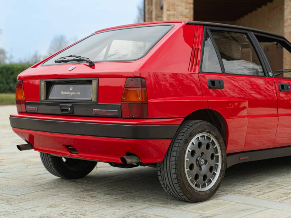 Image 18/50 of Lancia Delta HF Integrale 16V (1989)