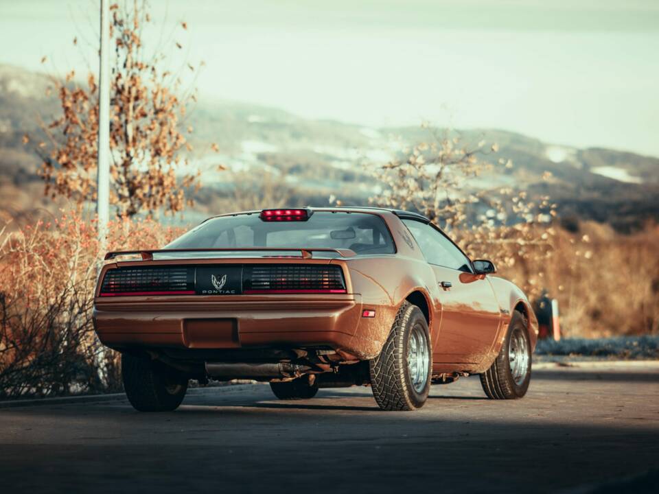 Image 3/5 de Pontiac Firebird TransAm (1986)