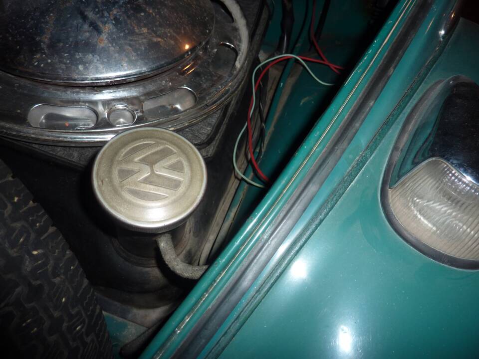 Image 32/81 of Volkswagen Beetle 1200 (1965)