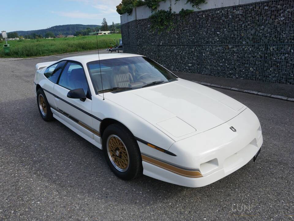 Afbeelding 13/70 van Pontiac Fiero GT (1988)
