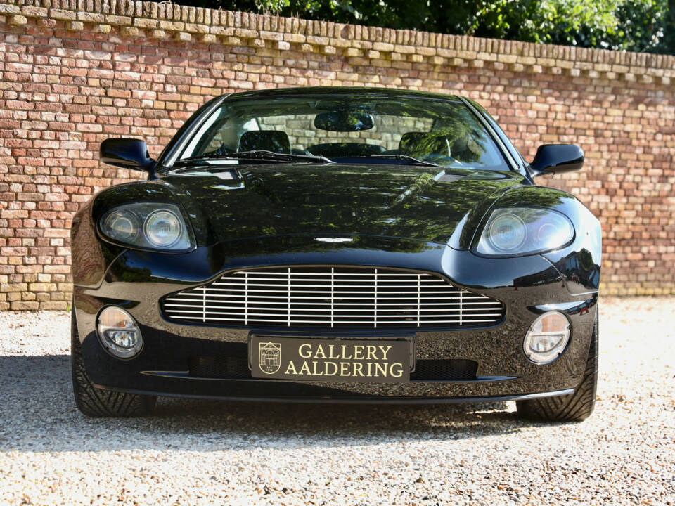 Immagine 5/50 di Aston Martin V12 Vanquish (2002)