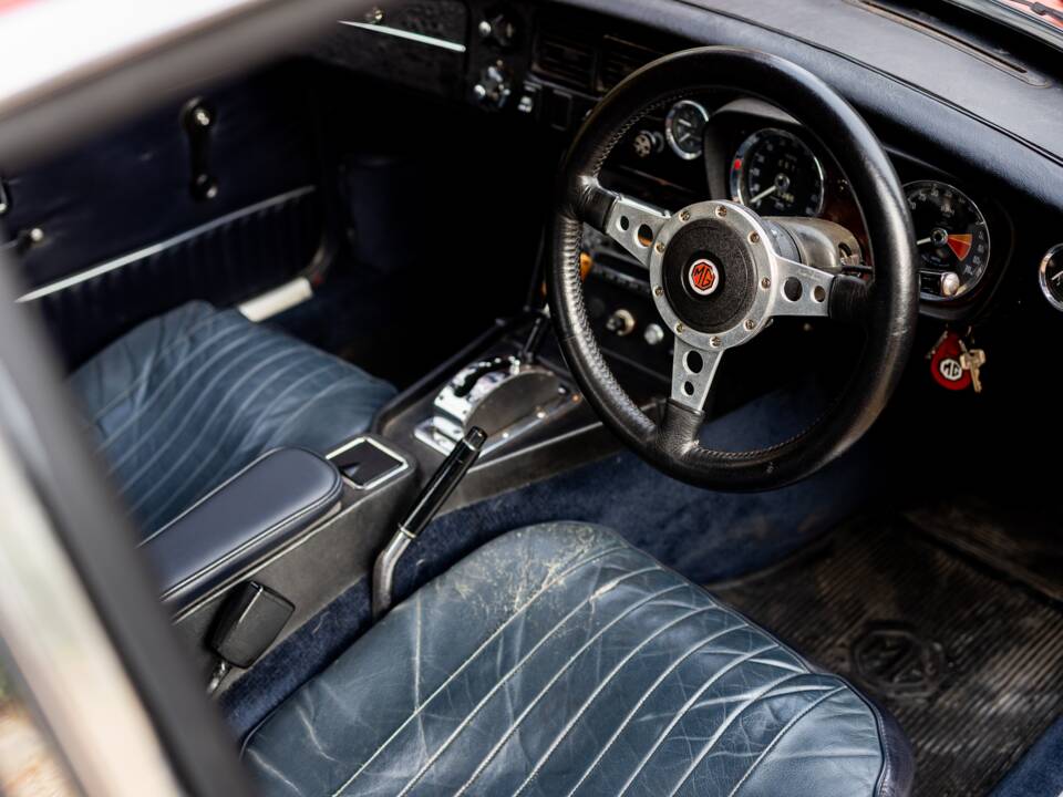 Image 4/39 de MG MGB GT (1972)