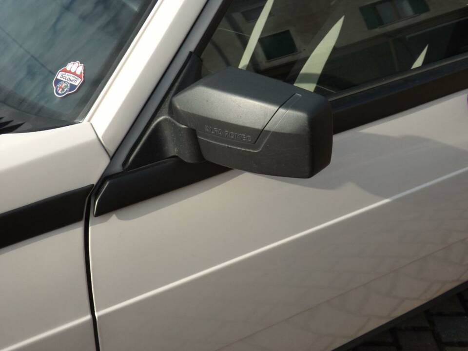 Image 28/50 de Alfa Romeo 75 2.0 (1986)