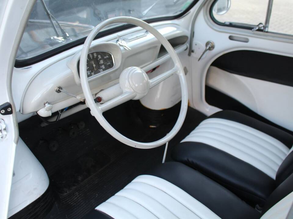 Image 2/8 of Renault 4 CV (1960)