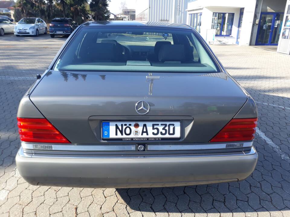 Image 2/7 of Mercedes-Benz 300 SE (1992)
