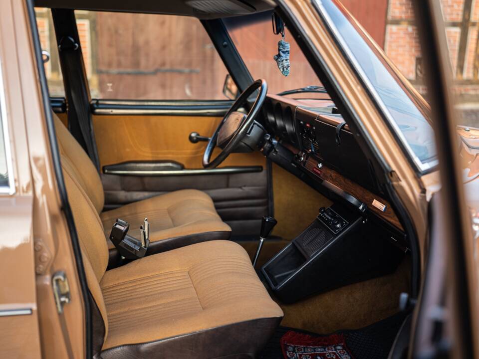 Image 35/84 de Saab 99 Combi Coupe (1976)