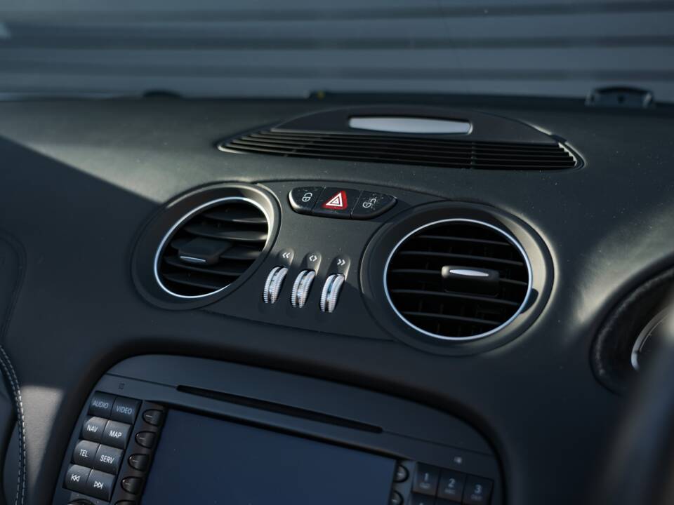 Image 13/51 of Mercedes-Benz SL 65 AMG (2007)