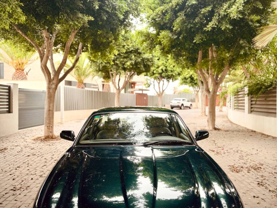 Image 1/10 of Jaguar XJ 8 Executive (2000)