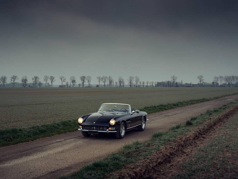Image 25/50 of Ferrari 275 GTS (1965)