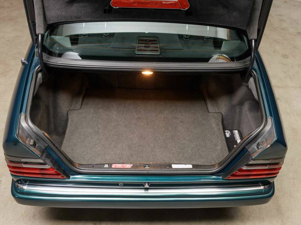 Bild 30/40 von Mercedes-Benz E 220 (1995)