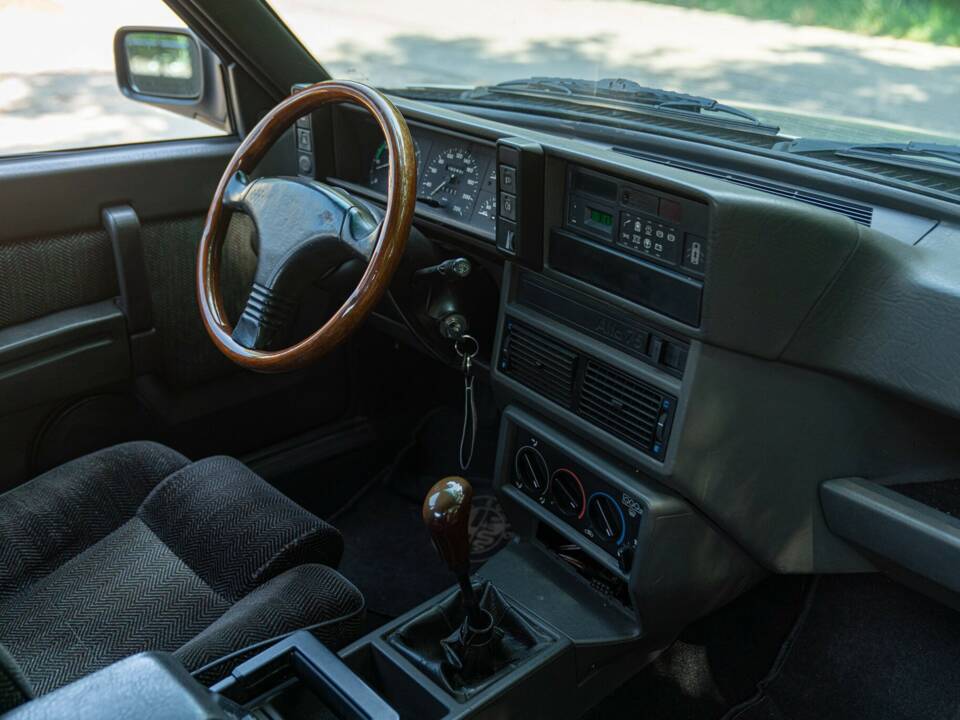 Image 25/50 de Alfa Romeo 75 2.0 Twin Spark (1989)