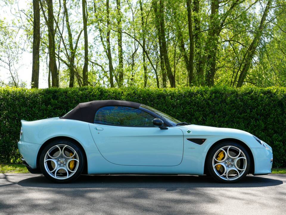 Image 12/40 of Alfa Romeo 8C Spider (2009)
