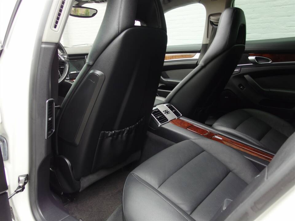 Image 68/98 of Porsche Panamera S (2010)
