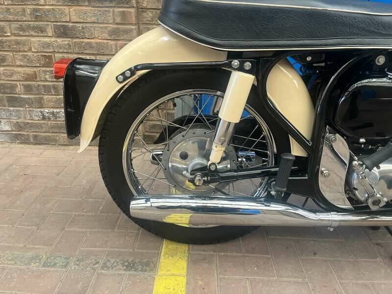 Image 15/19 of Norton DUMMY (1960)