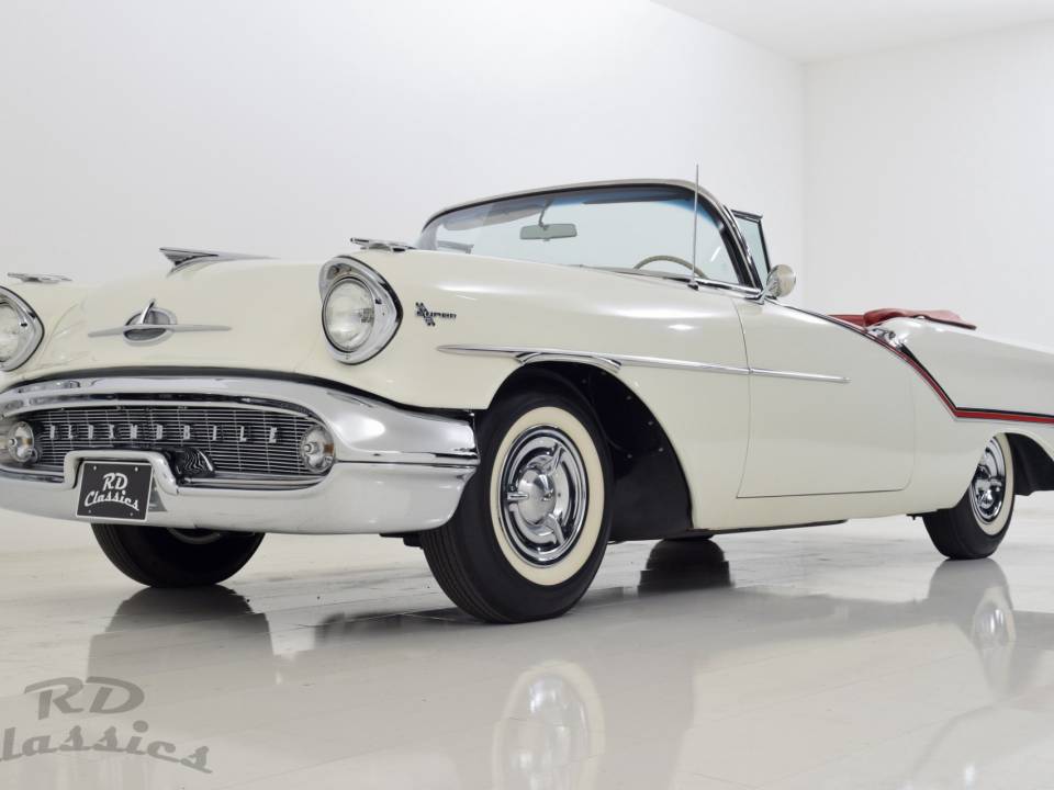 Image 2/50 of Oldsmobile Super 88 Convertible (1957)