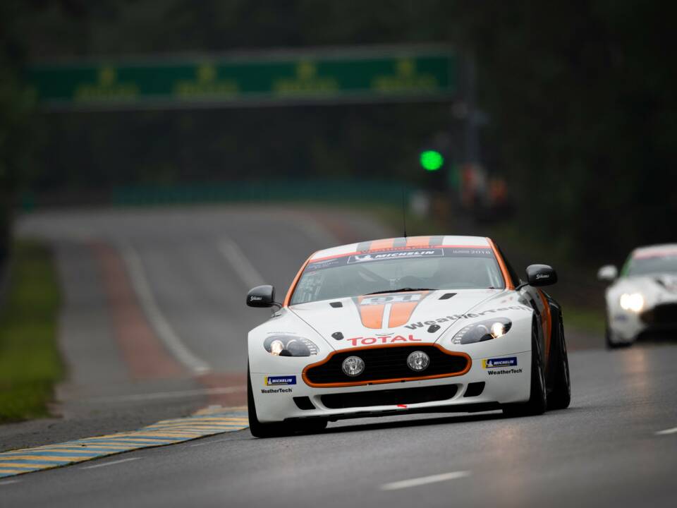 Bild 2/50 von Aston Martin V8 Vantage (2010)
