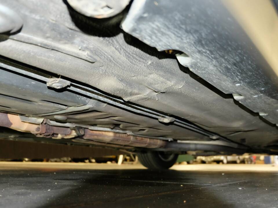 Bild 37/40 von Mercedes-Benz E 500 (1993)