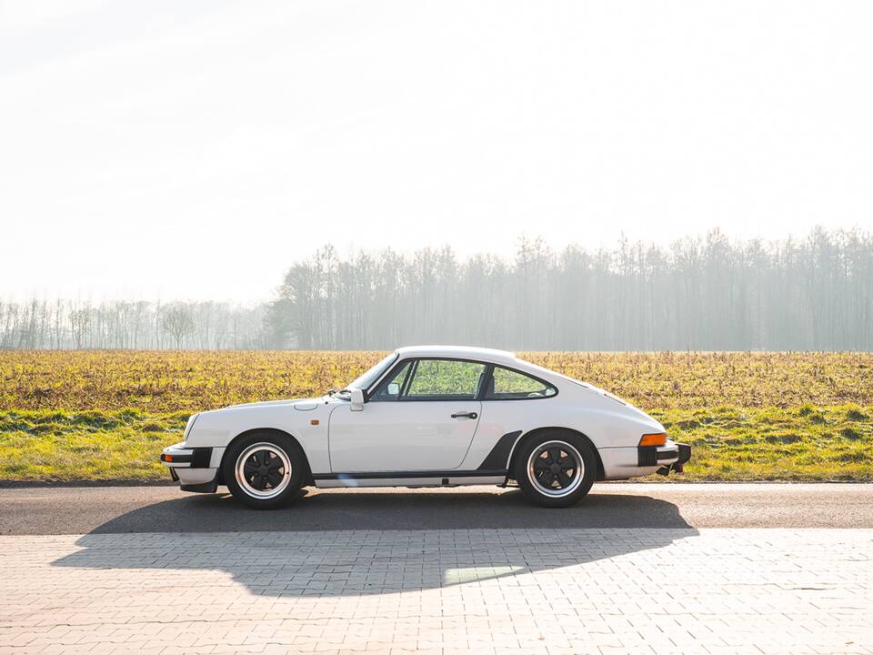 Image 4/36 of Porsche 911 Carrera 3.2 (1984)