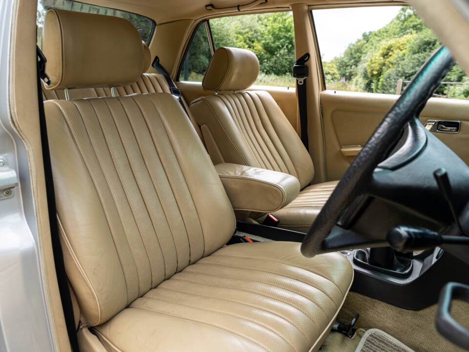 Immagine 21/25 di Mercedes-Benz 280 E (1981)