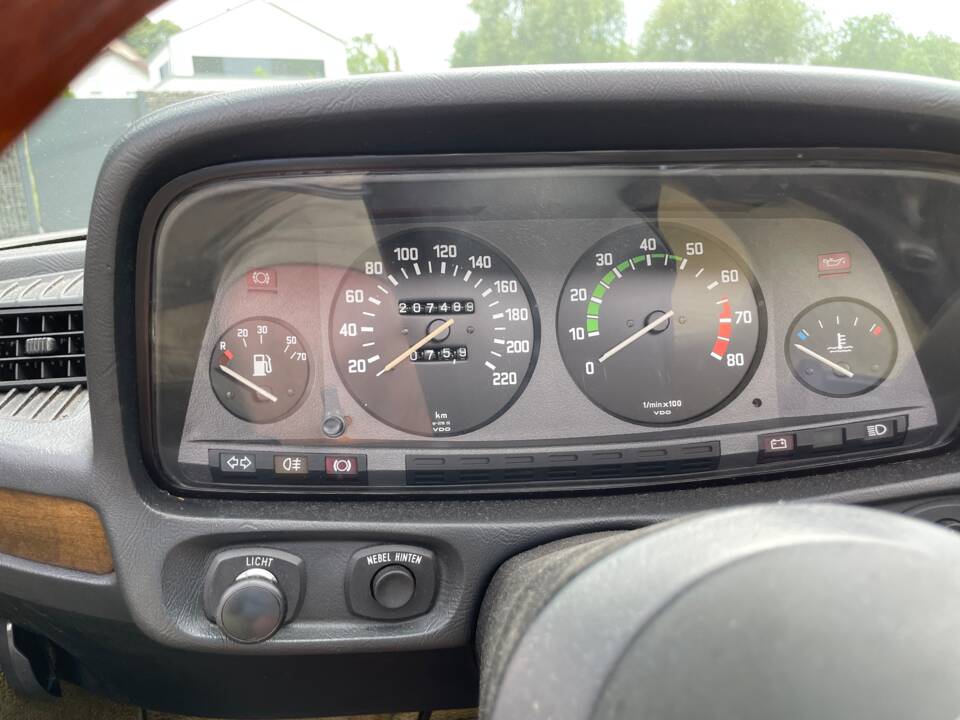 Image 60/100 de BMW 528i (1980)