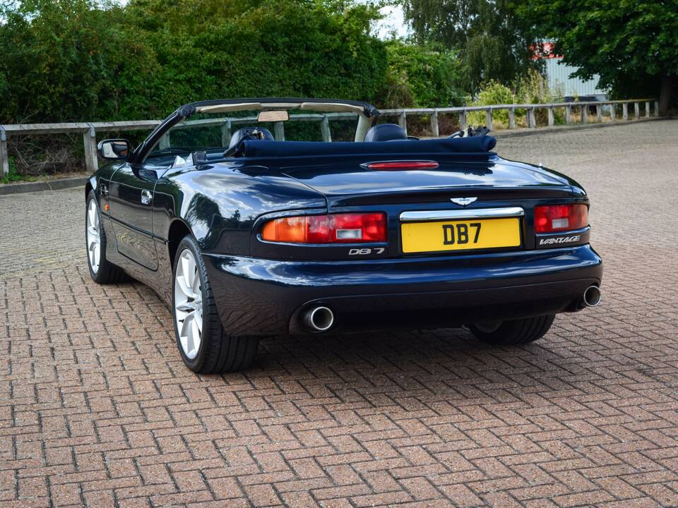 Image 14/50 de Aston Martin DB 7 Vantage Volante (2001)