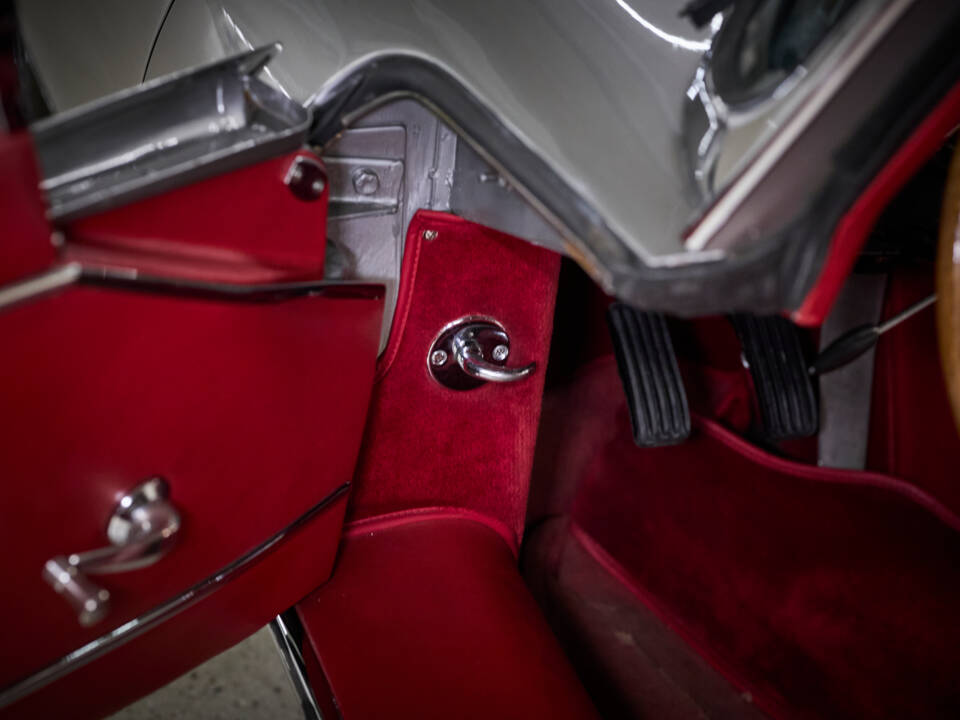 Immagine 85/99 di Jaguar E-Type 3.8 (1964)