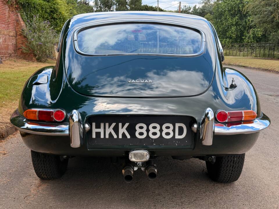 Image 6/30 de Jaguar Type E (2+2) (1966)