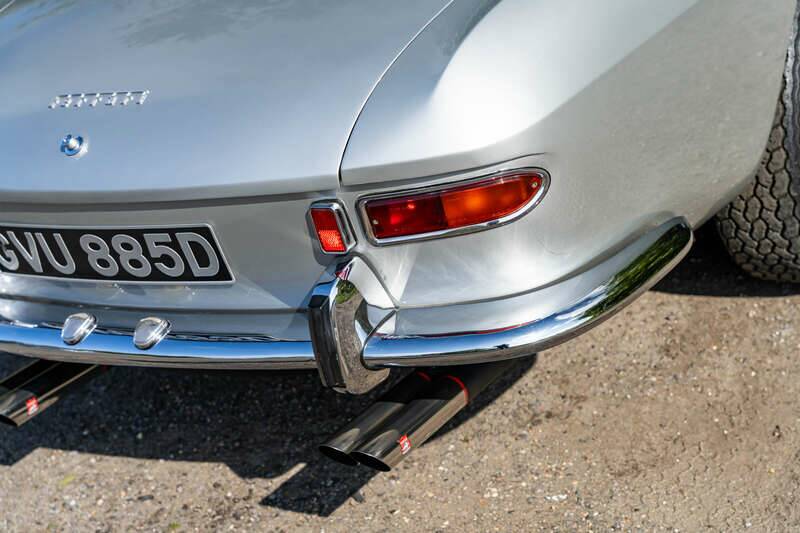 Image 46/49 de Ferrari 330 GT 2+2 (1966)