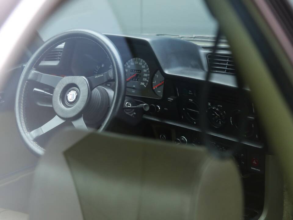 Bild 22/32 von BMW 633 CSi (1978)