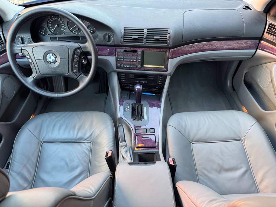 Image 56/100 of BMW 540i Touring (1998)