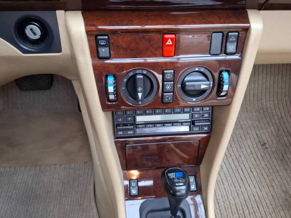 Image 12/42 of Mercedes-Benz 300 CE-24 (1993)