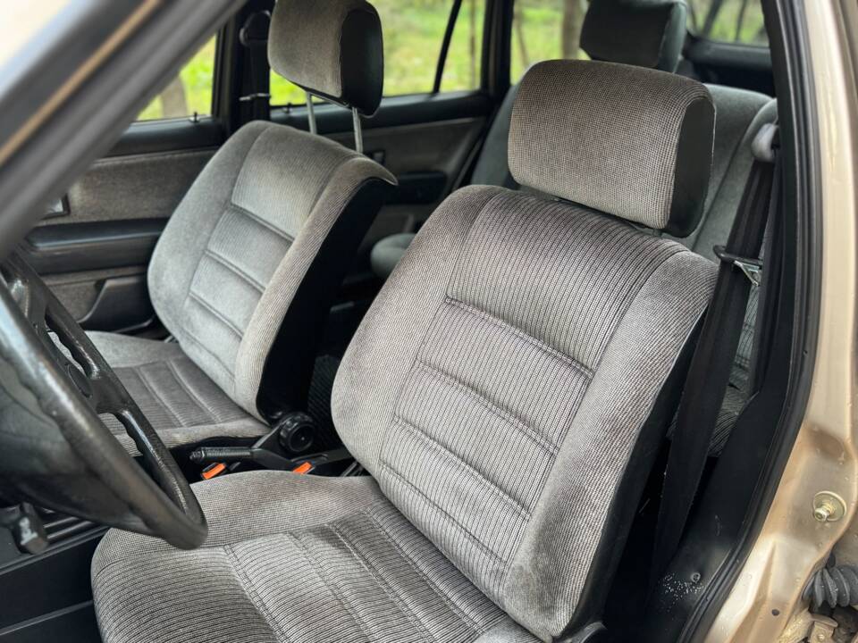 Image 55/57 of Volkswagen Passat 2.0 (1987)