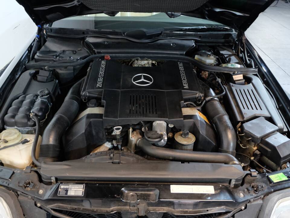 Image 26/26 of Mercedes-Benz 500 SL (1991)