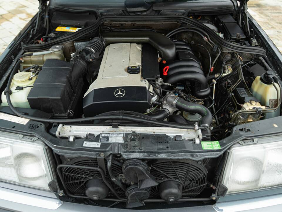 Obraz 46/49 pojazdu Mercedes-Benz 320 E (1993)
