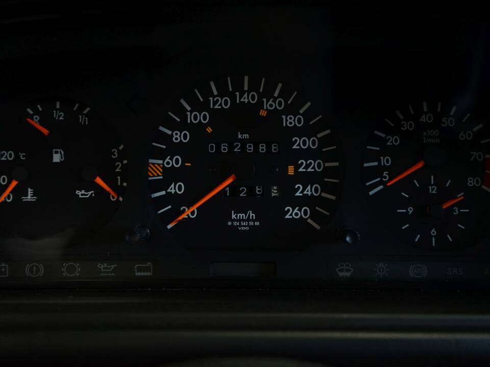 Image 19/38 of Mercedes-Benz 300 CE-24 (1992)