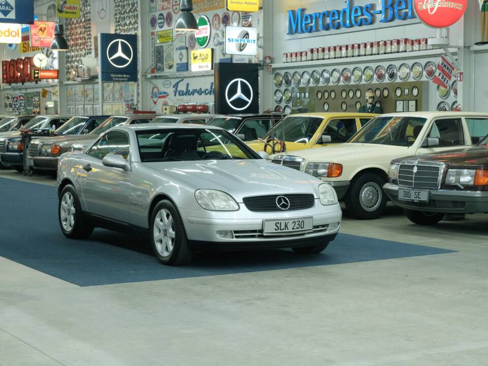 Immagine 5/50 di Mercedes-Benz SLK 230 Kompressor (1996)