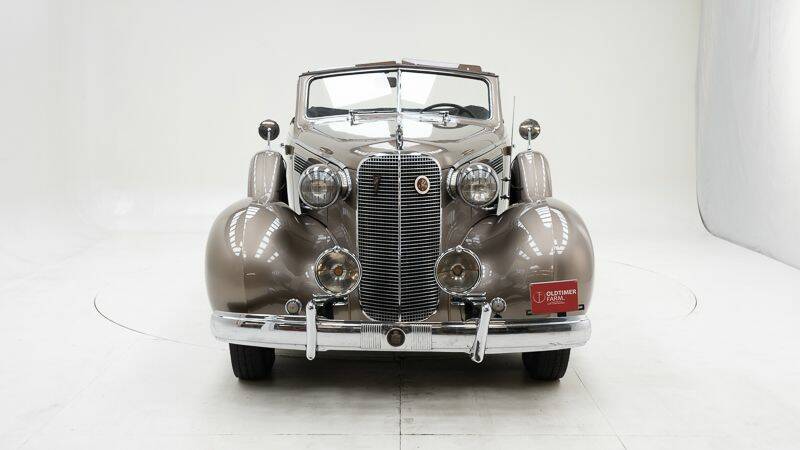 Image 2/15 of Cadillac 60 Special (1937)