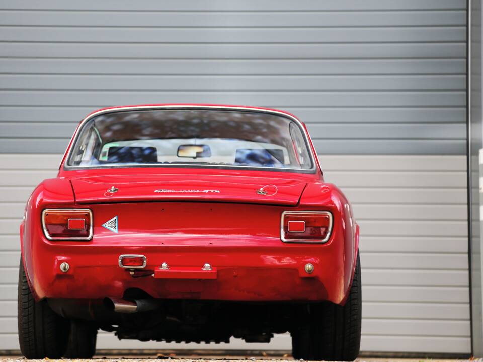 Immagine 37/48 di Alfa Romeo Giulia 1750 GT Am (1970)