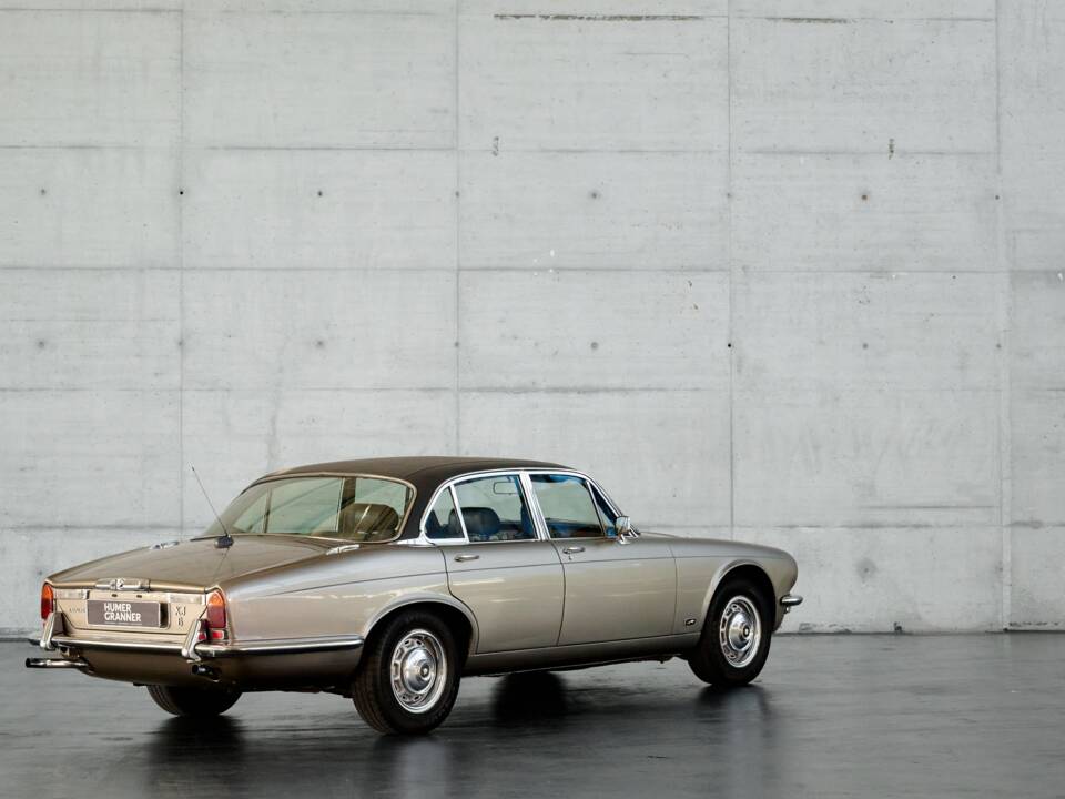Bild 29/50 von Jaguar XJ 6 L 4.2 (1975)