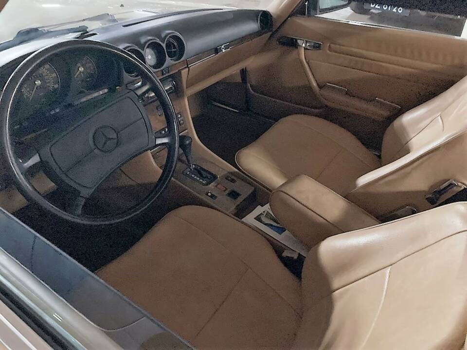 Image 1/26 of Mercedes-Benz 560 SL (1987)