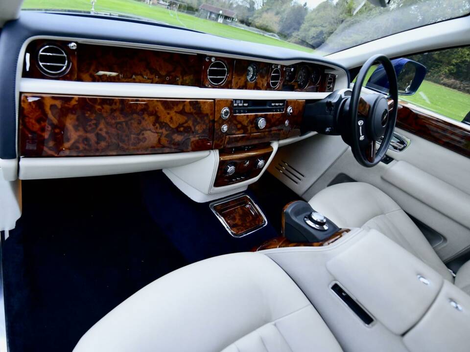 Image 47/50 of Rolls-Royce Phantom VII (2009)