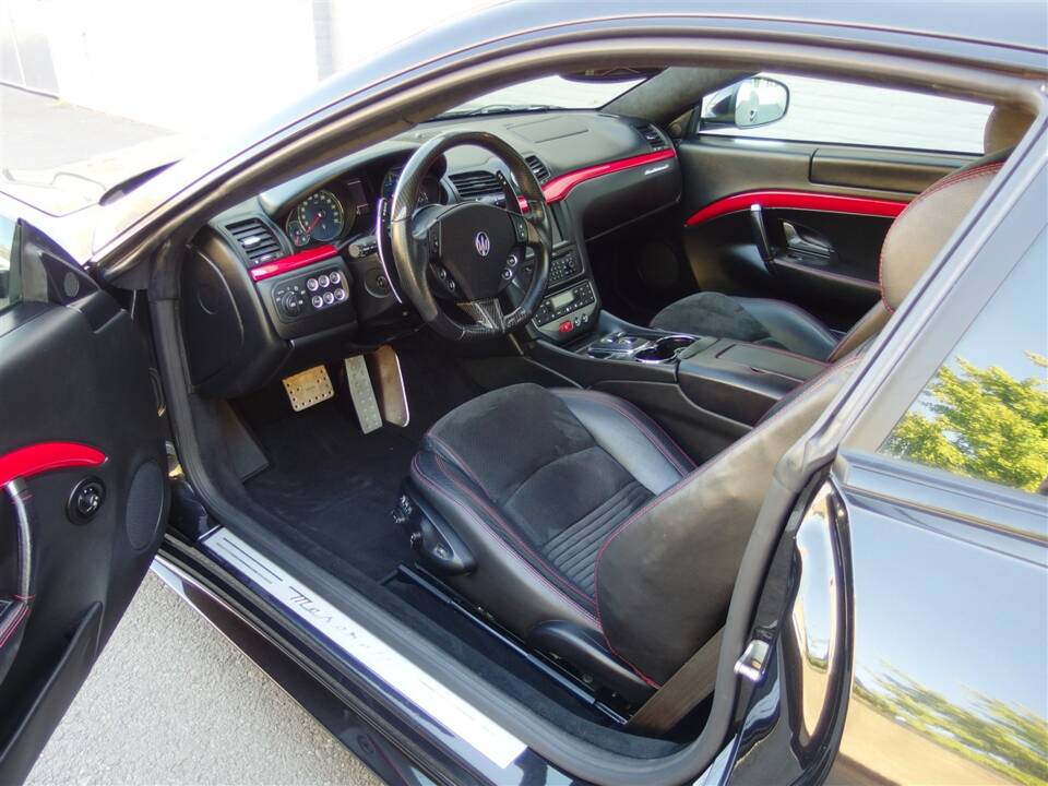 Bild 40/100 von Maserati GranTurismo S (2008)