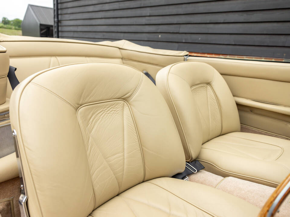 Immagine 16/57 di Aston Martin DB 6 Volante (1969)