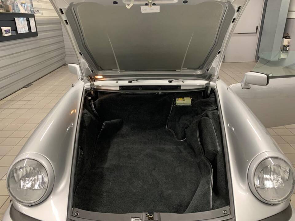 Image 102/132 of Porsche 911 Speedster 3.2 (1989)