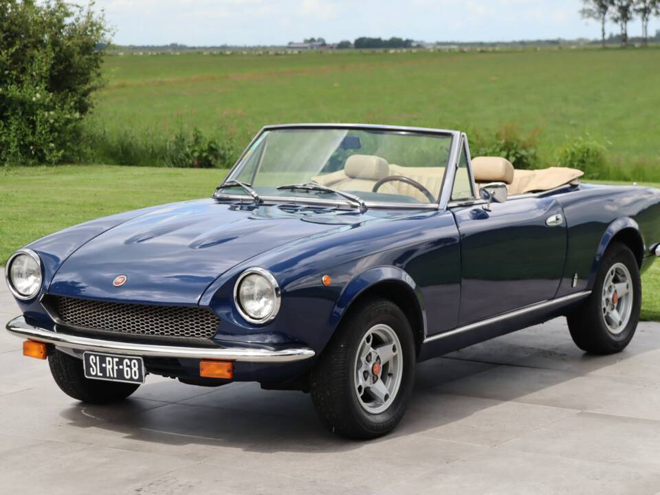 Image 18/50 of FIAT 124 Spider CS1 (1978)