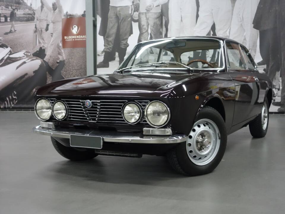 Bild 3/60 von Alfa Romeo Giulia GT 1300 Junior (1975)