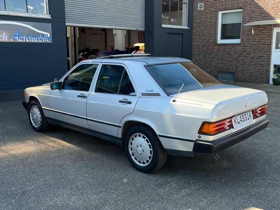Image 8/89 de Mercedes-Benz 190 E 2.6 (1988)