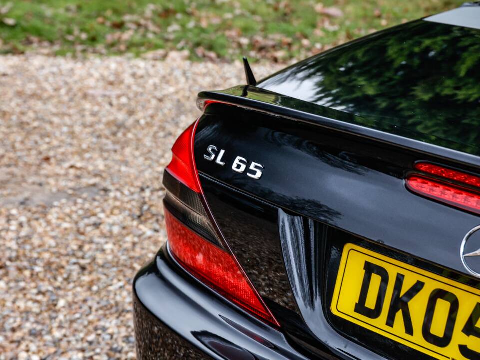Immagine 25/46 di Mercedes-Benz SL 65 AMG (2005)